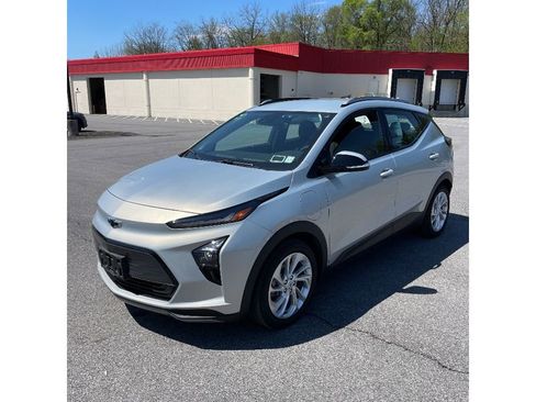 Used 2023 Chevrolet Bolt EUV LT w/ Driver Confidence Package FWD image 1