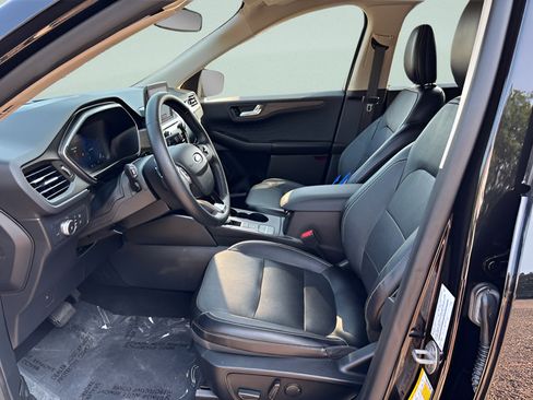 Used 2020 Ford Escape Titanium AWD/4WD image 4