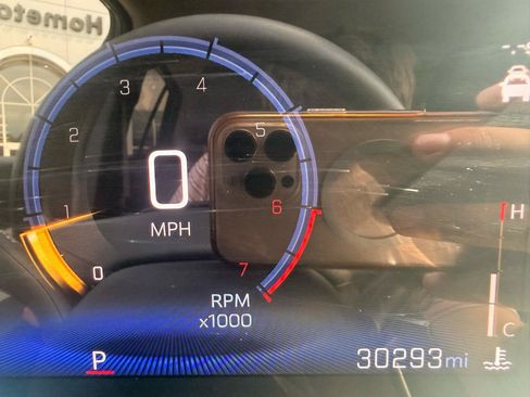 Used 2025 Chevrolet Trax LT FWD image 23