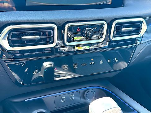 New 2026 Nissan Sentra SV w/ SV Convenience Package FWD image 23