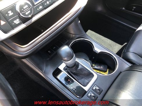 Used 2014 Toyota Highlander XLE FWD image 15