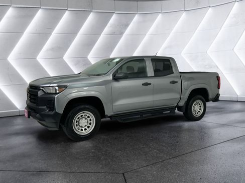 Used 2025 Chevrolet Colorado W/T image 3