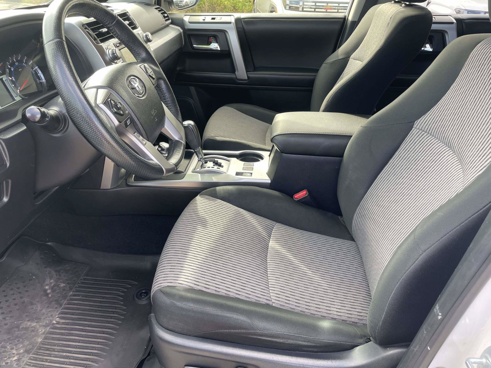Used 2016 Toyota 4Runner SR5 AWD/4WD image 8