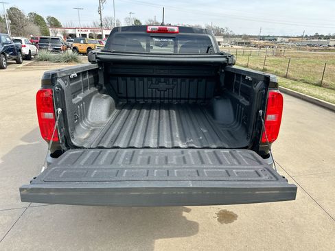 Used 2017 Chevrolet Colorado LT w/ Midnight Edition image 24