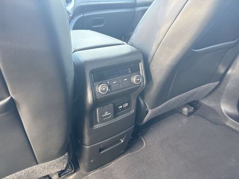Used 2023 GMC Acadia SLT FWD image 20