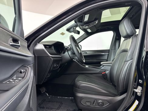 New 2026 Jeep Grand Cherokee Altitude image 5