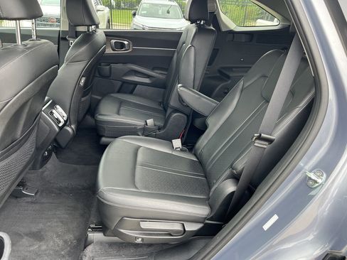 Used 2022 Kia Sorento EX FWD image 9