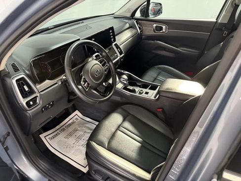 Used 2021 Kia Sorento EX w/ Panoramic Sunroof Package image 9
