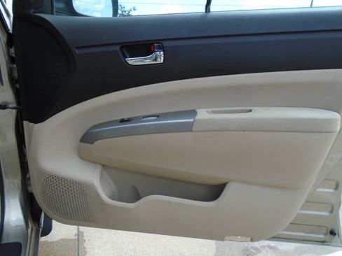 Used 2004 Toyota Prius FWD image 31