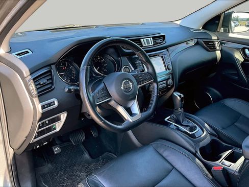 Used 2017 Nissan Rogue Sport SL w/ SL Premium Package FWD image 18