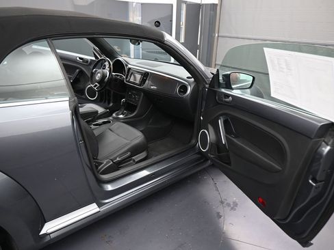 Used 2013 Volkswagen Beetle 2.5 image 40