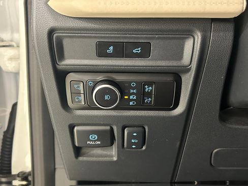Used 2023 Ford Expedition Platinum RWD image 15