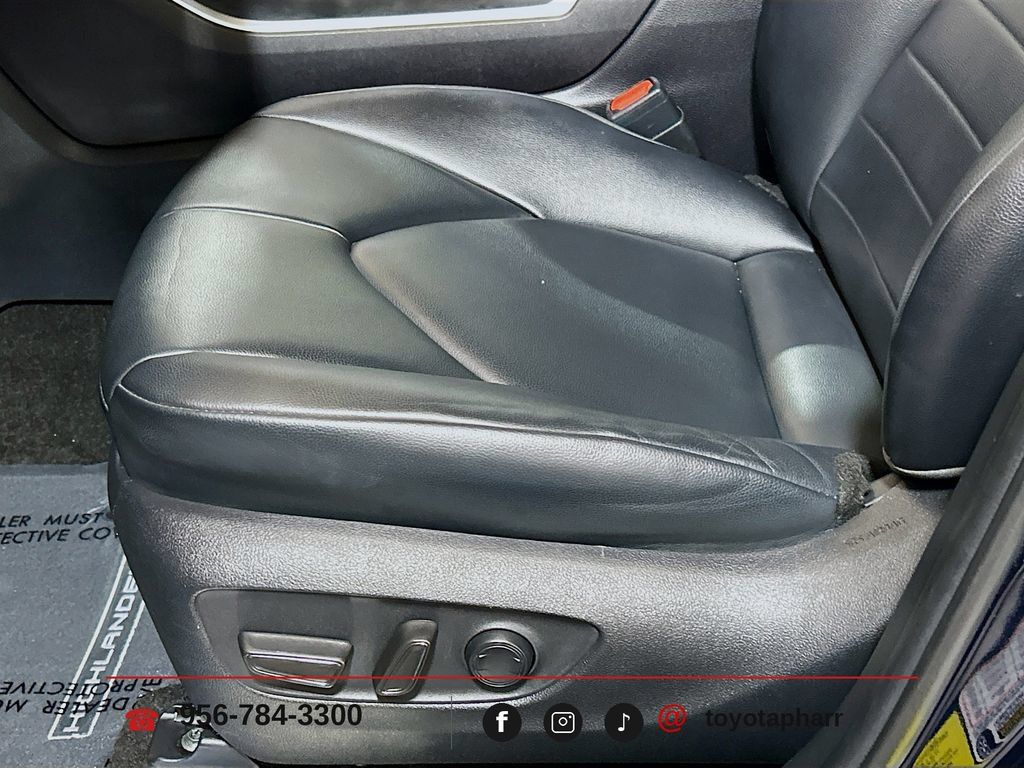 Used 2023 Toyota Highlander XLE FWD image 17