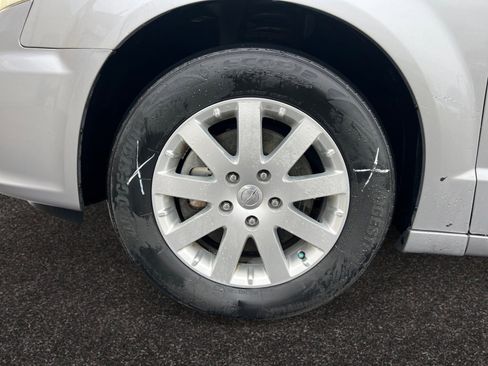 Used 2015 Chrysler Town & Country Touring image 14