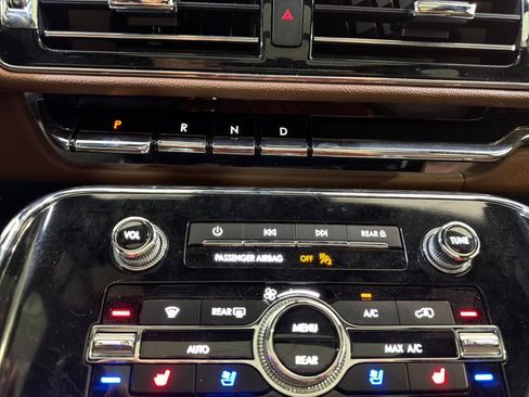 Used 2024 Lincoln Navigator Reserve AWD/4WD image 10