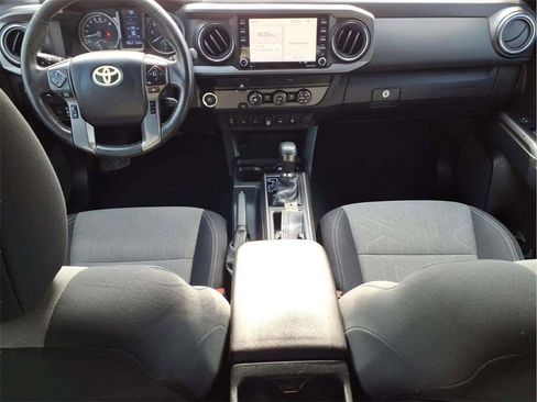 Used 2020 Toyota Tacoma TRD Off-Road w/ Technology Package image 11