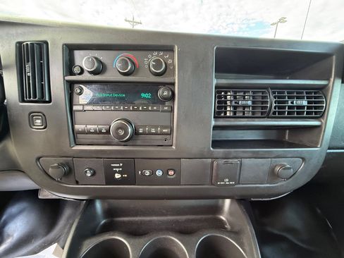 Used 2016 GMC Savana 2500 image 18