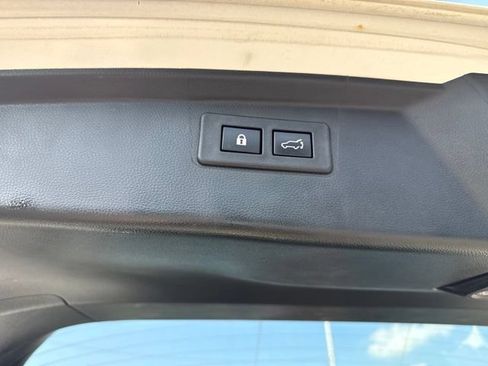Used 2023 Subaru Outback Premium AWD/4WD image 12