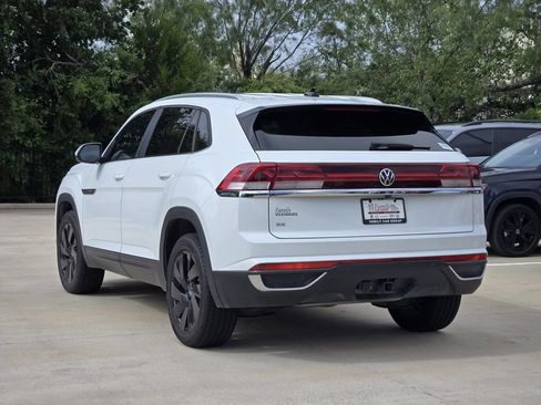 Used 2024 Volkswagen Atlas Cross Sport SE FWD image 3