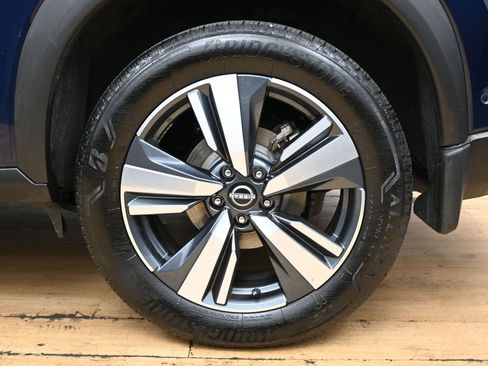 Used 2024 Nissan Rogue SL w/ SL Premium Package image 13