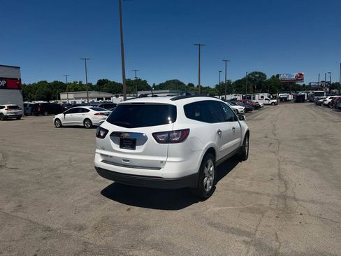 Used 2017 Chevrolet Traverse LT w/ Traveler's Package AWD/4WD image 3
