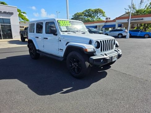 Used 2022 Jeep Wrangler Unlimited Sahara AWD/4WD image 7