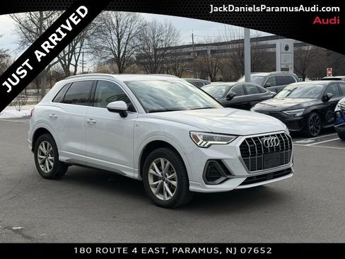 Used 2023 Audi Q3 2.0T Premium w/ Convenience Package image 3