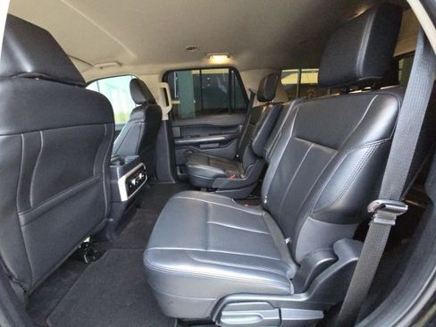 Used 2023 Ford Expedition XLT image 15