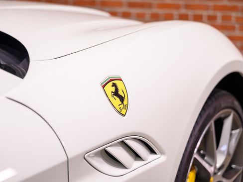 Used 2014 Ferrari California image 15