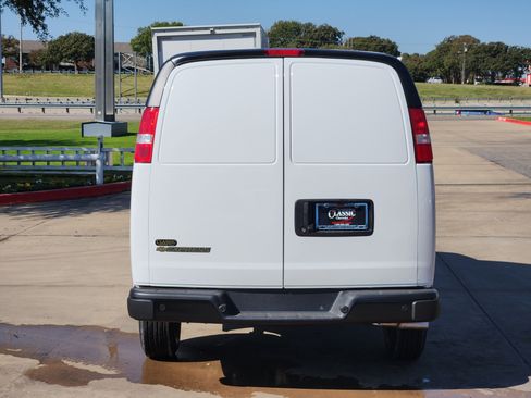 New 2025 Chevrolet Express 2500 image 12