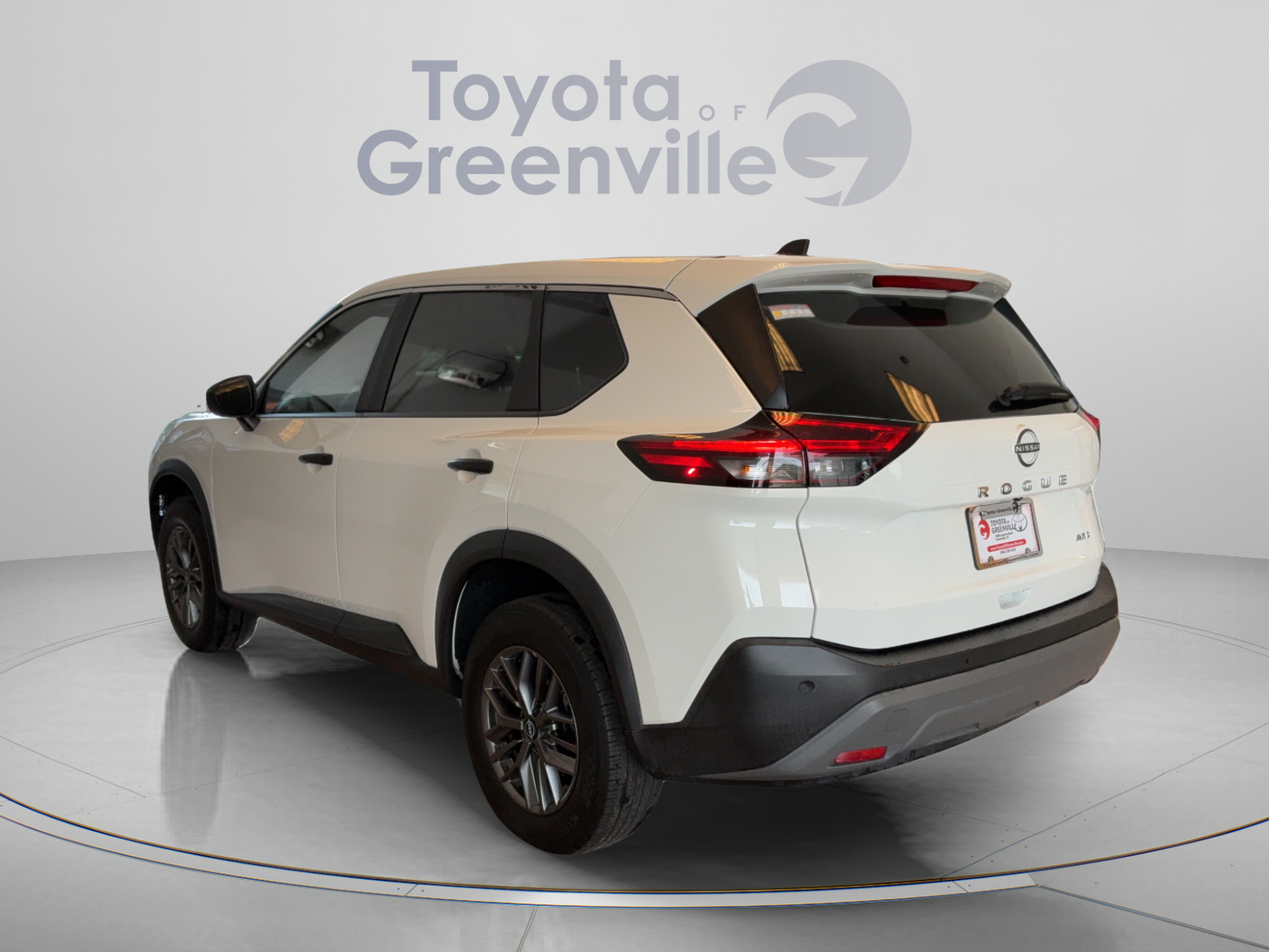 Used 2023 Nissan Rogue S AWD/4WD image 4