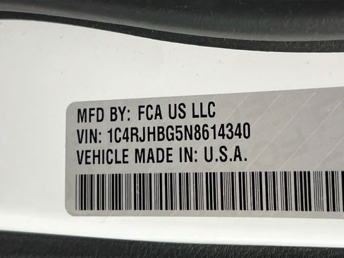 Used 2022 Jeep Grand Cherokee Limited AWD/4WD image 28