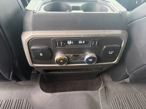 Used 2019 Ford Expedition XLT w/ Equipment Group 202A AWD/4WD image 36