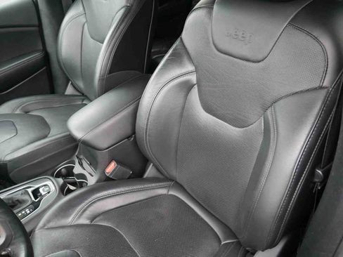 Used 2019 Jeep Cherokee Limited image 29