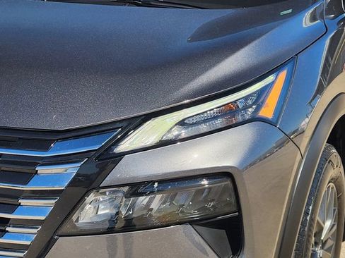 Used 2025 Nissan Rogue S image 9