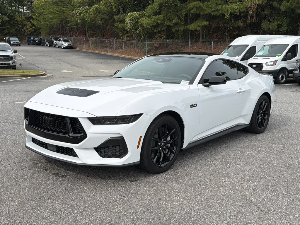 Used 2025 Ford Mustang GT Premium RWD image 3