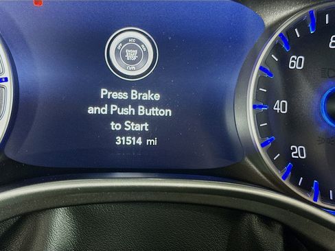 Used 2024 Chrysler Pacifica Touring-L image 19