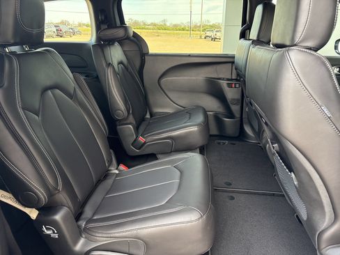 New 2026 Chrysler Pacifica Select w/ S Appearance Package FWD image 18