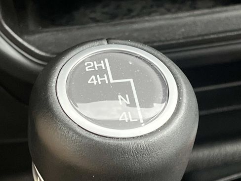 Used 2022 Jeep Wrangler Unlimited Sahara w/ LED Lighting Group AWD/4WD image 30