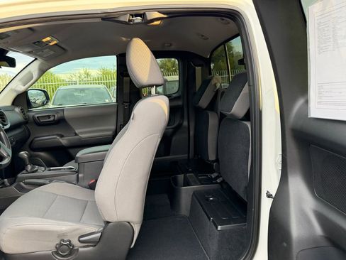 Used 2020 Toyota Tacoma SR image 8