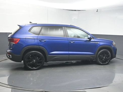 Used 2022 Volkswagen Taos SE FWD image 8