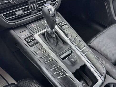 Certified 2021 Porsche Macan AWD/4WD image 19