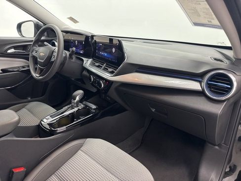 Used 2024 Chevrolet Trax LT image 27