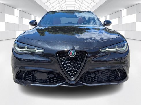 Used 2024 Alfa Romeo Giulia Veloce AWD/4WD image 2