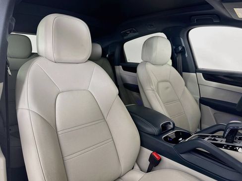 Certified 2023 Porsche Cayenne Coupe AWD/4WD image 34