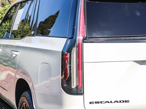 Used 2022 Cadillac Escalade Premium Luxury RWD image 10