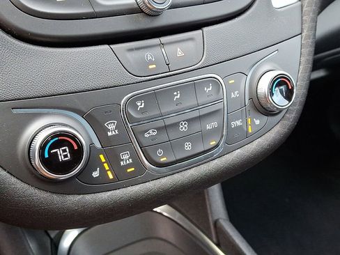 Used 2022 Chevrolet Malibu LT image 14