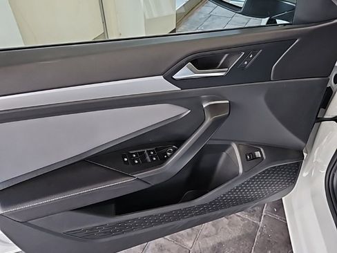 Used 2025 Volkswagen Jetta SE image 25