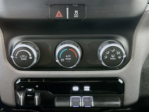 Used 2021 RAM 3500 Big Horn AWD/4WD image 18