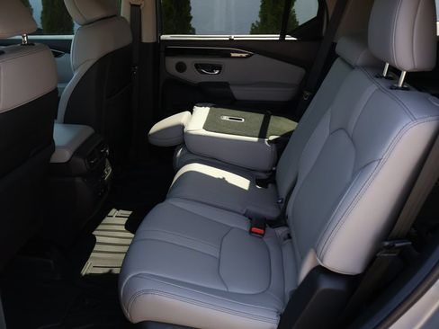 Used 2025 Honda Pilot EX-L image 17